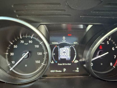 Used 2018 Land Rover Discovery SE image 31