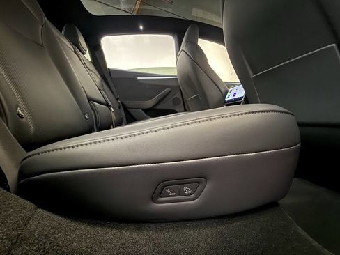 Used 2026 Tesla Model Y Long Range RWD image 36