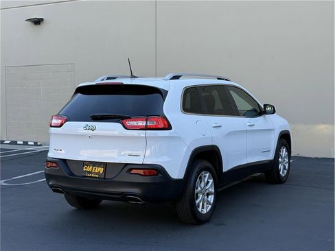Used 2018 Jeep Cherokee Latitude AWD/4WD image 4