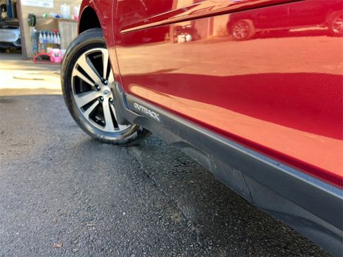 Used 2018 Subaru Outback 3.6R Limited image 32