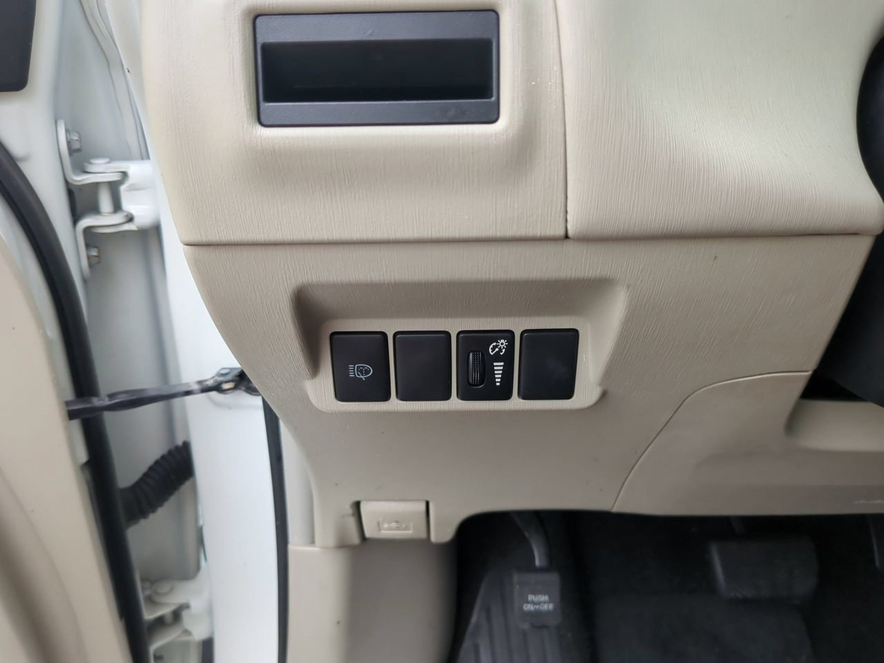 Used 2014 Toyota Prius V Five FWD image 14