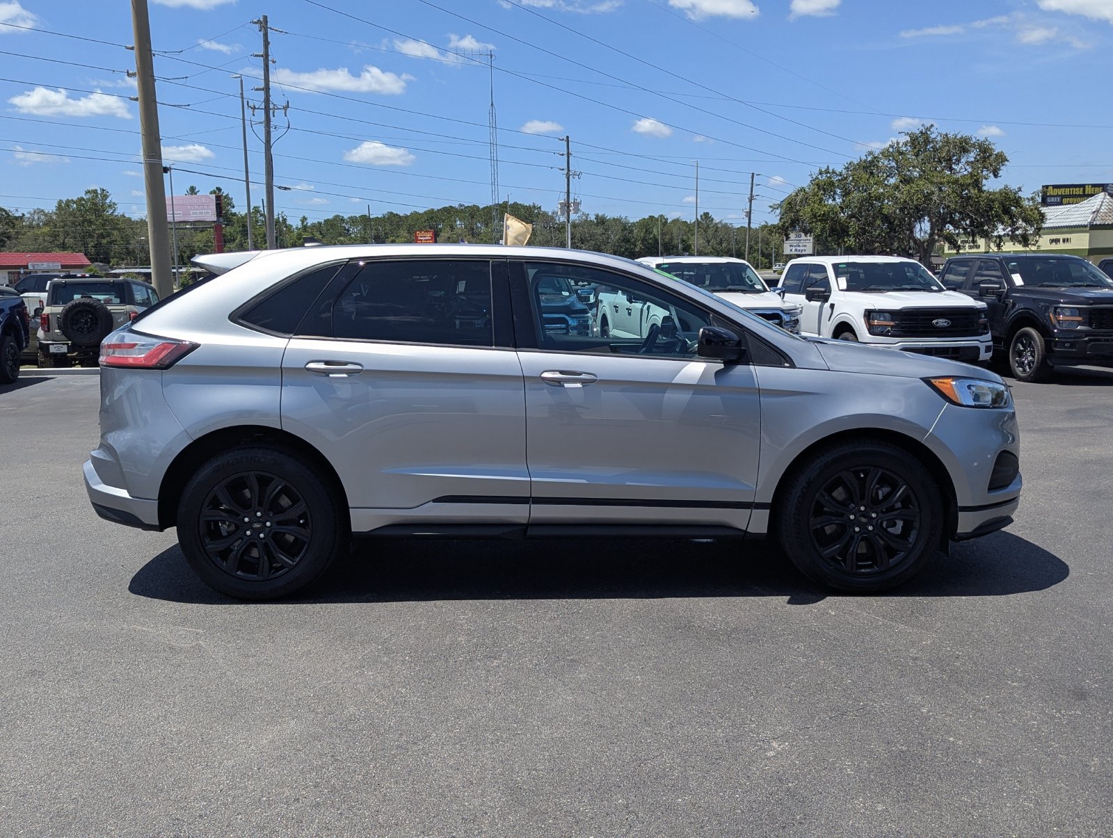 Used 2022 Ford Edge SE w/ Black Appearance Package AWD/4WD image 3