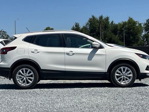 Used 2022 Nissan Rogue Sport SV w/ Technology Package FWD image 9