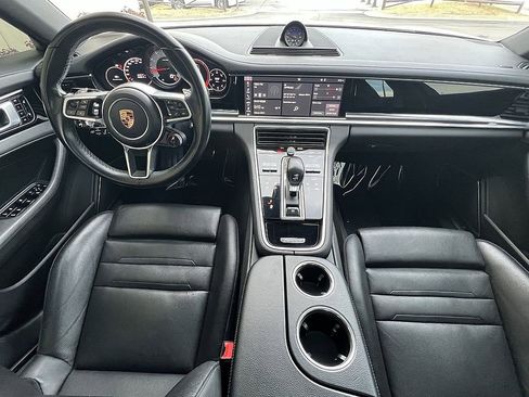 Used 2018 Porsche Panamera 4S image 10