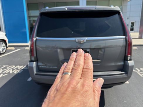 Used 2017 Cadillac Escalade Platinum image 10