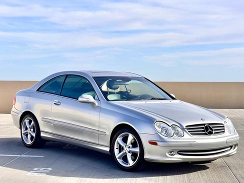 Used 2005 Mercedes-Benz CLK 320 Coupe image 5