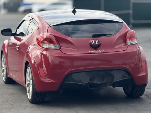 Used 2012 Hyundai Veloster w/ Style Pkg image 9