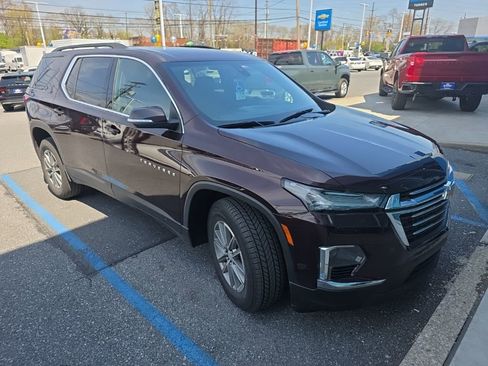 Used 2023 Chevrolet Traverse LT image 4