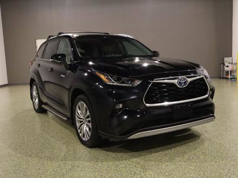 Used 2021 Toyota Highlander Platinum FWD image 1