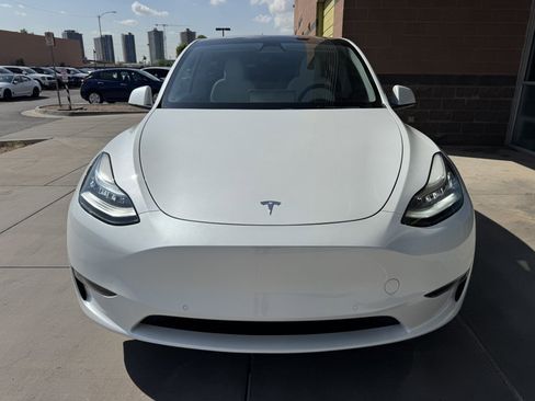 Used 2022 Tesla Model Y Long Range image 10