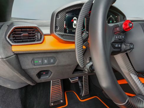Used 2025 Lamborghini Revuelto AWD/4WD image 78