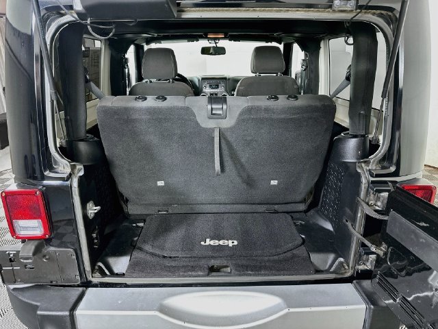 Used 2015 Jeep Wrangler Sahara w/ Connectivity Group AWD/4WD image 22