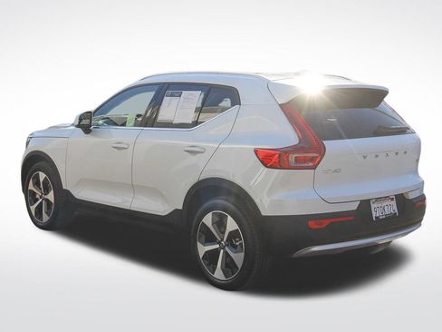 Certified 2025 Volvo XC40 B5 Core w/ Protection Package Premier image 9