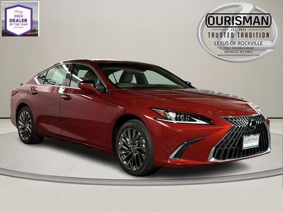 New 2025 Lexus ES 300h w/ Luxury Package