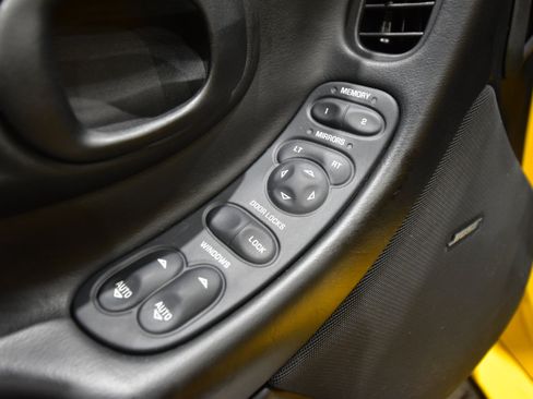 Used 2003 Chevrolet Corvette Convertible w/ Preferred Equipment Group1 image 28