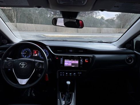 Used 2018 Toyota Corolla LE image 25