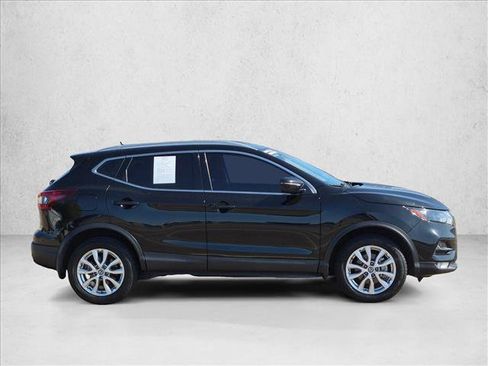 Used 2021 Nissan Rogue Sport SV FWD image 4