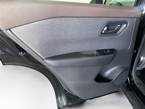 Used 2023 Nissan Rogue S FWD image 25