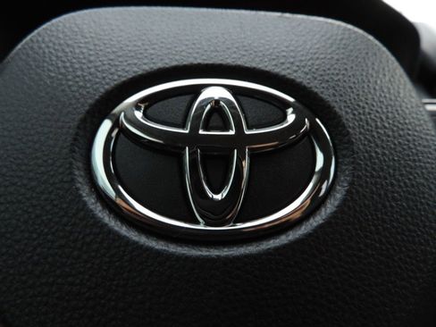 Used 2024 Toyota RAV4 XLE FWD image 27