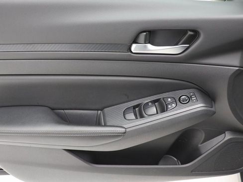 Used 2024 Nissan Altima 2.5 SV image 14