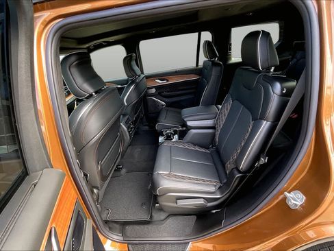 New 2026 Jeep Grand Cherokee L Summit w/ Obsidian Package AWD/4WD image 21