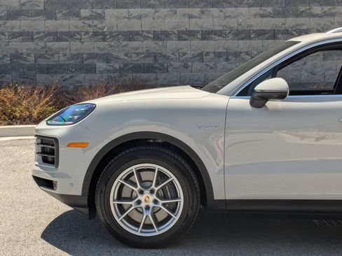 Certified 2026 Porsche Cayenne E-Hybrid AWD/4WD image 11