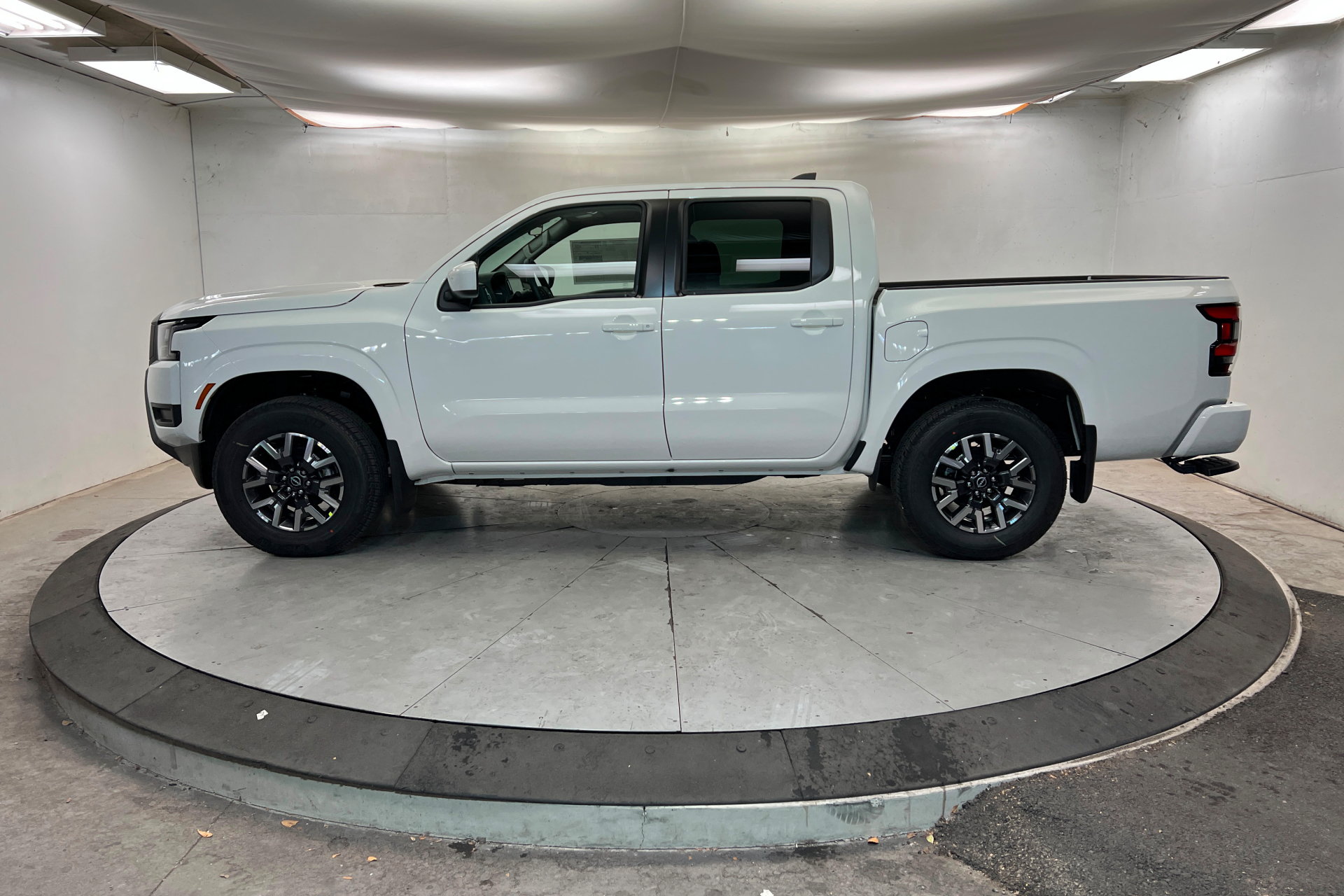 New 2026 Nissan Frontier SV w/ Tow Package AWD/4WD image 2