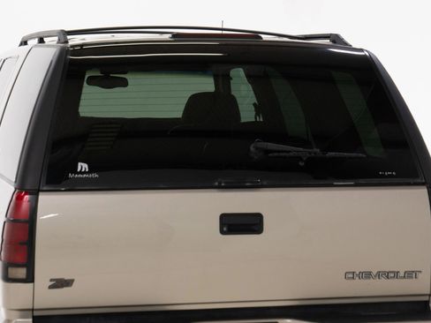 Used 2000 Chevrolet Tahoe Z71 w/ Comfort & Security Pkg AWD/4WD image 17