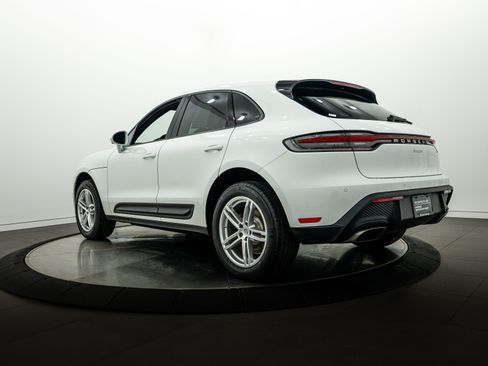 Certified 2026 Porsche Macan AWD/4WD image 3