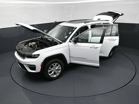 Used 2024 Jeep Grand Cherokee Limited AWD/4WD image 26