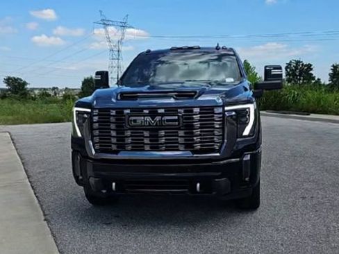 Used 2024 GMC Sierra 2500 Denali Ultimate AWD/4WD image 3