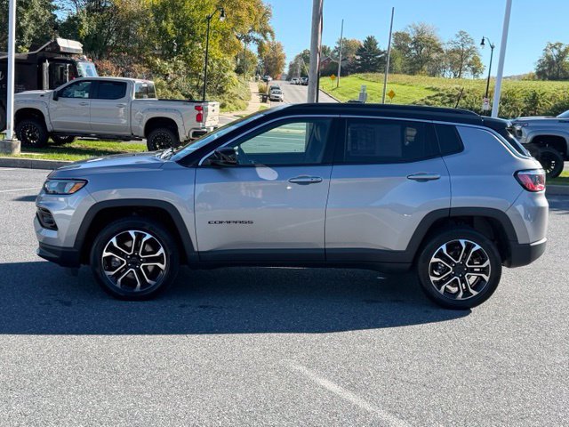Used 2023 Jeep Compass Limited AWD/4WD image 9