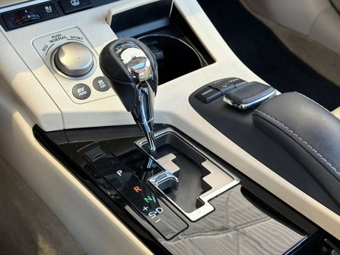 Used 2015 Lexus ES 300h w/ Navigation System Package FWD image 27