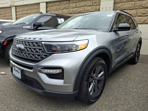 Used 2023 Ford Explorer XLT w/ Equipment Group 202A AWD/4WD image 1