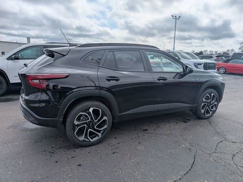 New 2026 Chevrolet Trax RS w/ Sunroof Package FWD image 8