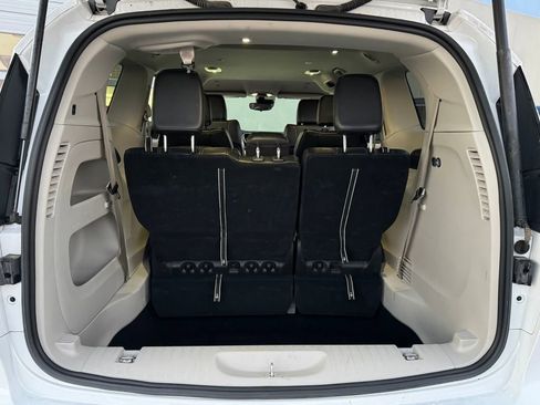 Used 2024 Chrysler Pacifica Touring-L image 23