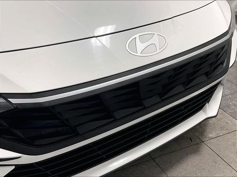 Used 2024 Hyundai Elantra SEL image 31