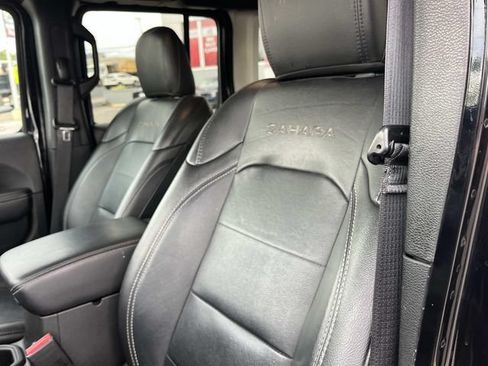 Used 2023 Jeep Wrangler Unlimited Sahara AWD/4WD image 26