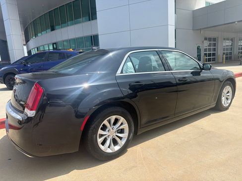 Used 2023 Chrysler 300 Touring RWD image 3