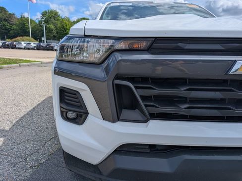 Used 2024 Chevrolet Colorado LT w/ LT Convenience Package AWD/4WD image 10