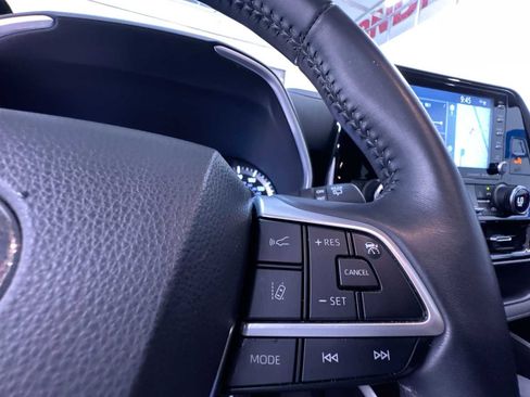 Used 2022 Toyota Highlander XLE image 21