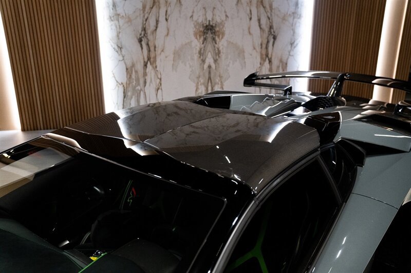 Used 2020 Lamborghini Aventador SVJ AWD/4WD image 12