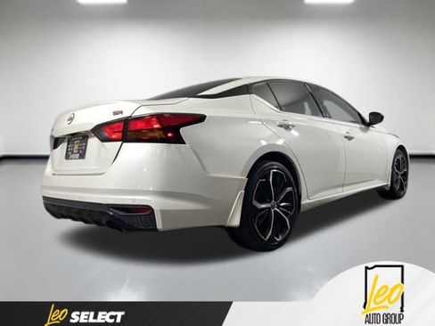 Used 2024 Nissan Altima 2.5 SR w/ SR Premium Package FWD image 7
