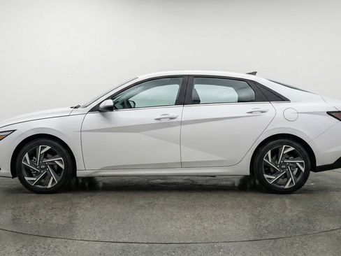 Used 2025 Hyundai Elantra SEL FWD image 5