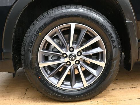 Used 2019 Toyota Highlander XLE AWD/4WD image 15