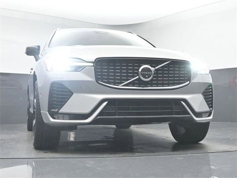 Used 2023 Volvo XC60 B5 Ultimate w/ Climate Package image 39