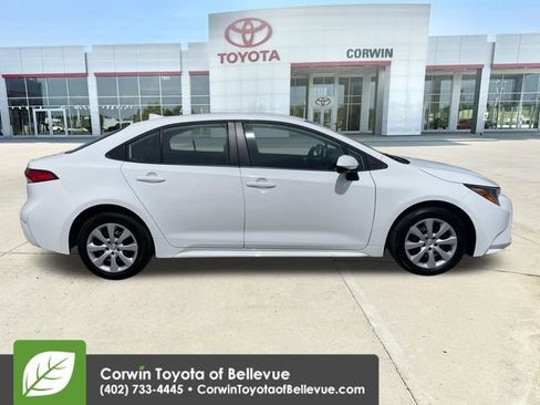 Used 2025 Toyota Corolla LE image 6