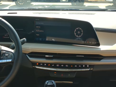 Used 2024 Cadillac XT4 Luxury FWD image 16