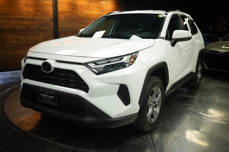 Used 2022 Toyota RAV4 XLE FWD image 2