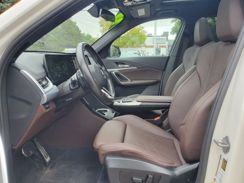 Used 2023 BMW X1 xDrive28i w/ M Sport Package AWD/4WD image 9